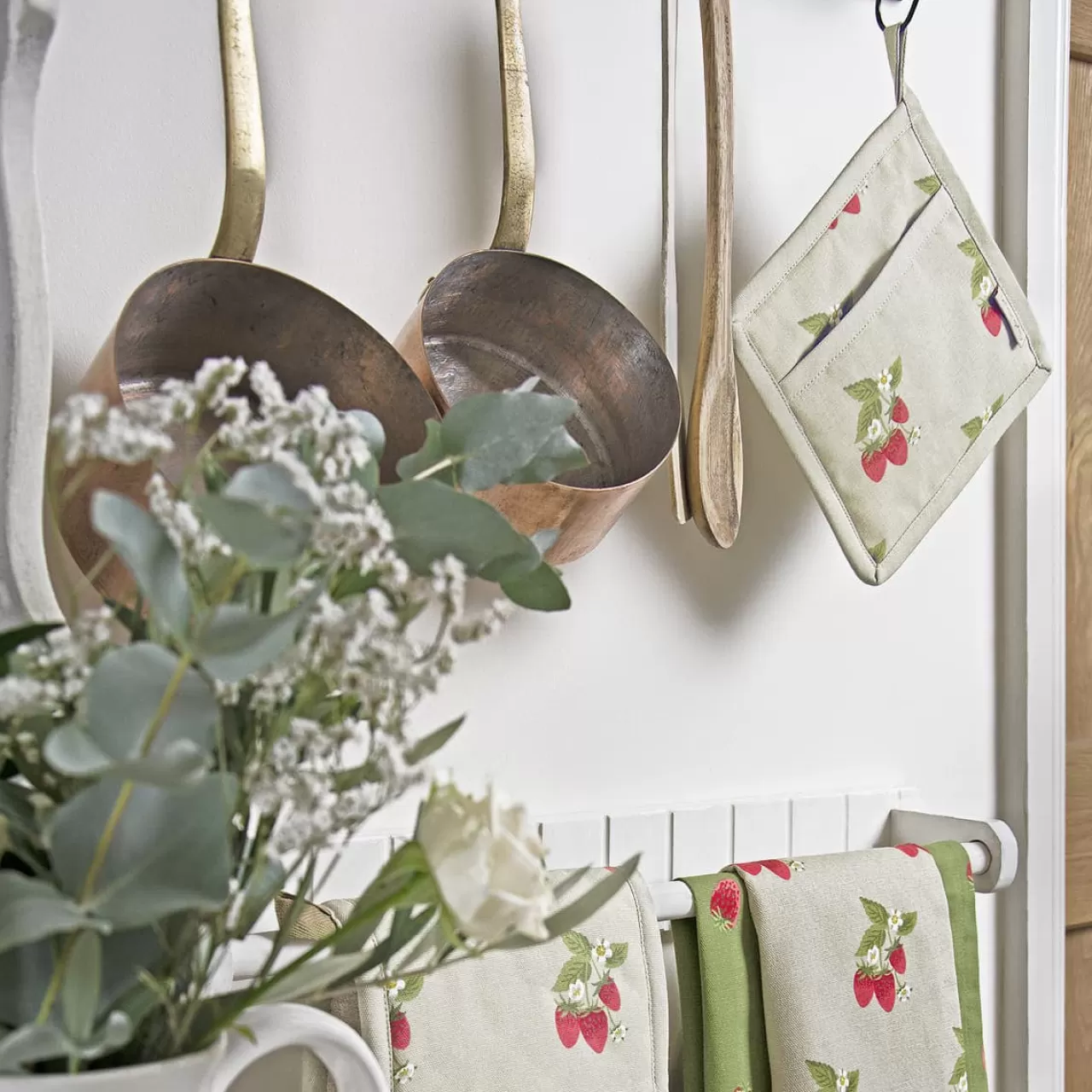 Cheap Sophie Allport Strawberries Set Of 2 Tea Towels By