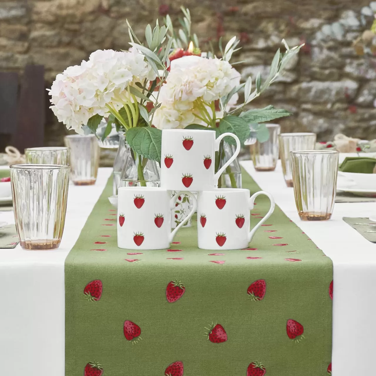 Online Sophie Allport Strawberries Table Runner